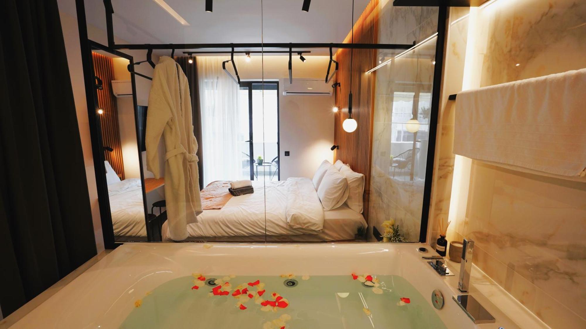 Luxury Suites With Jacuzzi By Sea&Thecity Thessaloniki Exterior foto