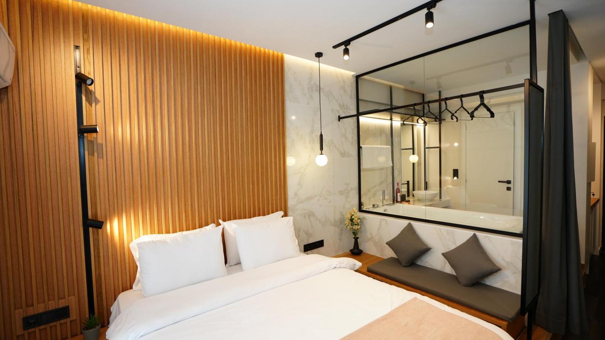Luxury Suites With Jacuzzi By Sea&Thecity Thessaloniki Exterior foto