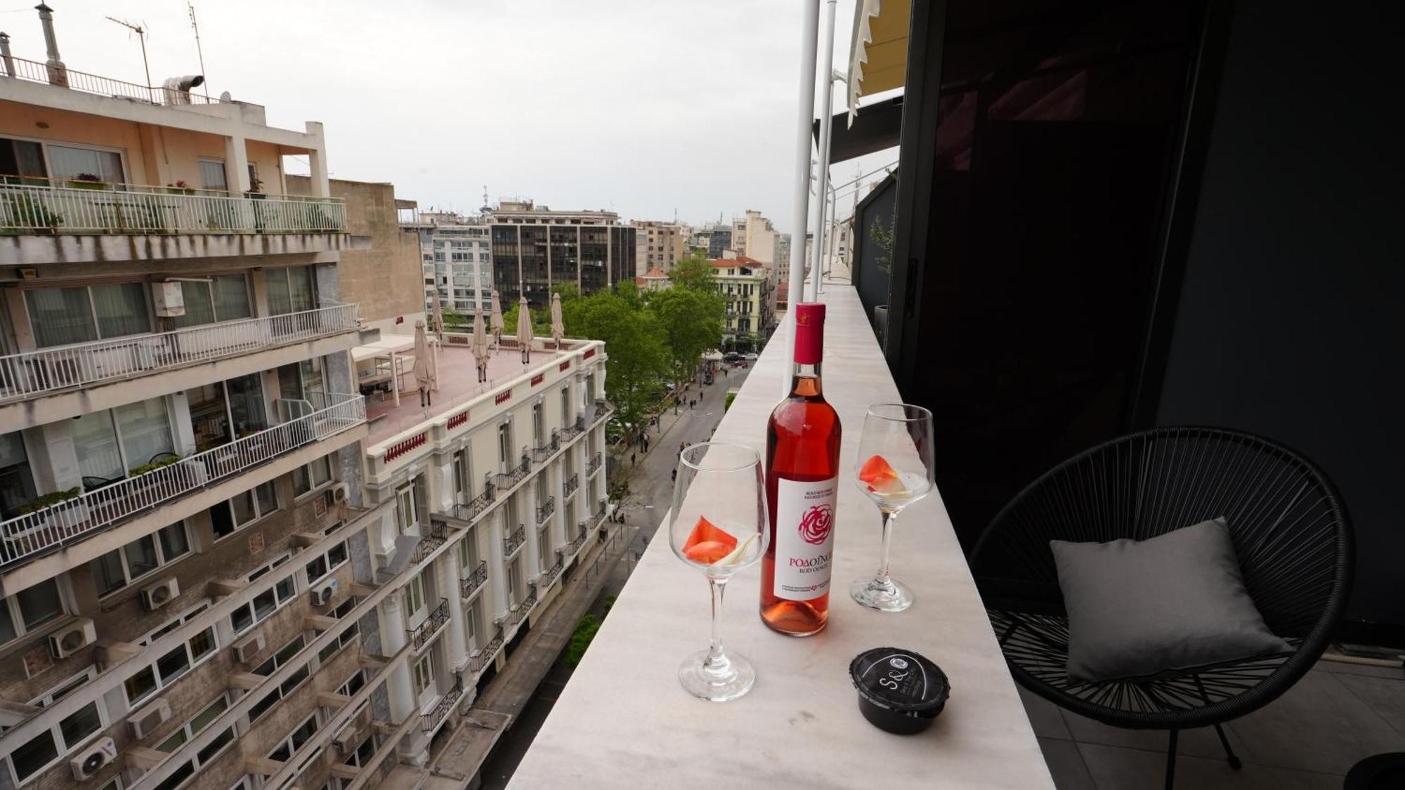 Luxury Suites With Jacuzzi By Sea&Thecity Thessaloniki Exterior foto