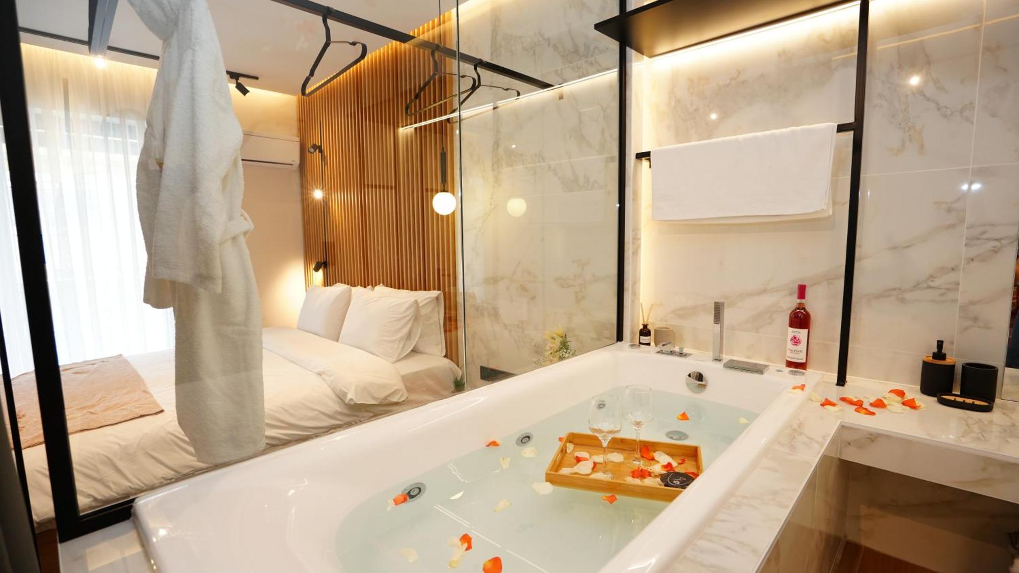 Luxury Suites With Jacuzzi By Sea&Thecity Thessaloniki Exterior foto