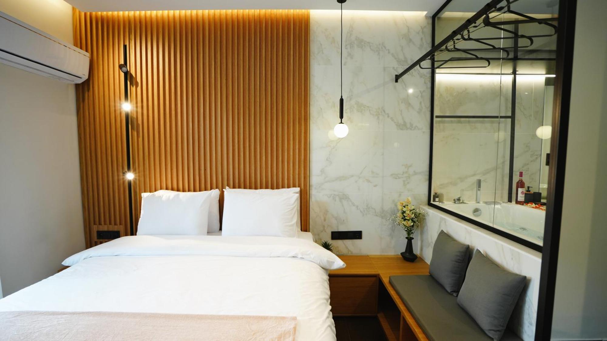 Luxury Suites With Jacuzzi By Sea&Thecity Thessaloniki Exterior foto