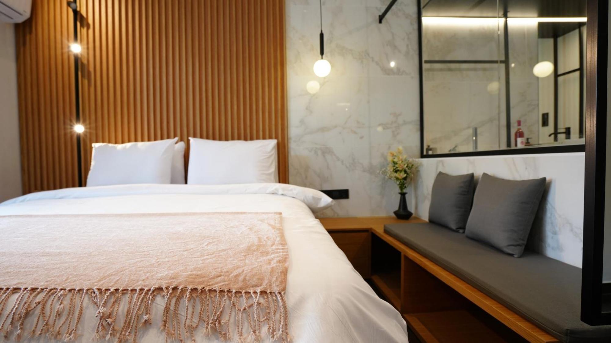 Luxury Suites With Jacuzzi By Sea&Thecity Thessaloniki Exterior foto