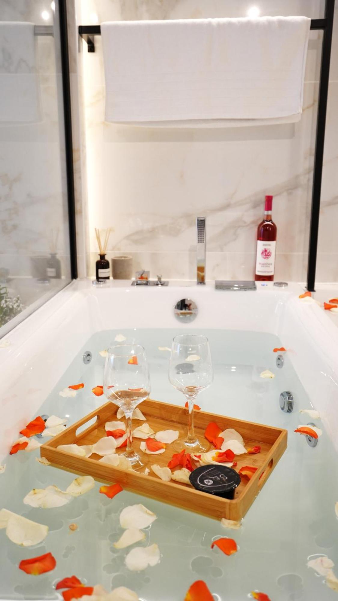 Luxury Suites With Jacuzzi By Sea&Thecity Thessaloniki Exterior foto