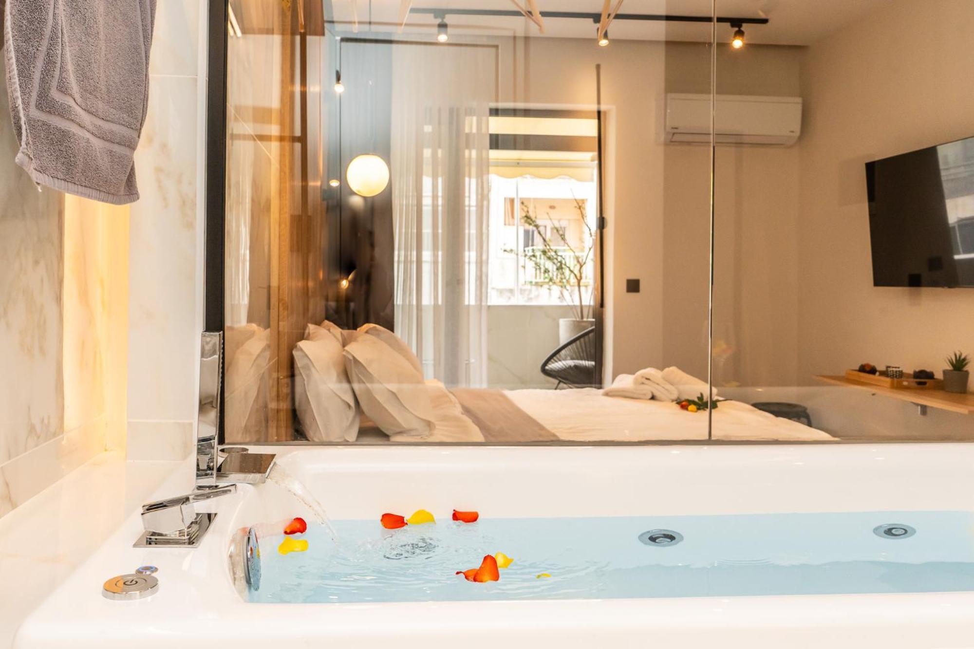 Luxury Suites With Jacuzzi By Sea&Thecity Thessaloniki Exterior foto