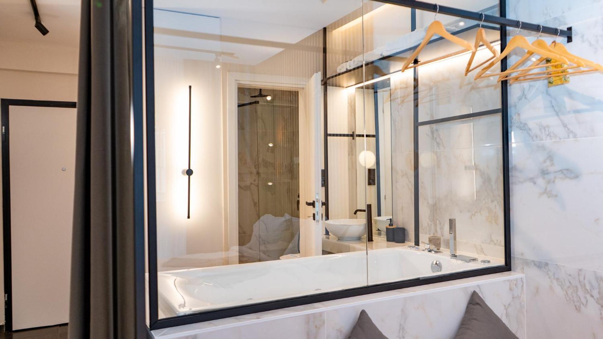 Luxury Suites With Jacuzzi By Sea&Thecity Thessaloniki Exterior foto