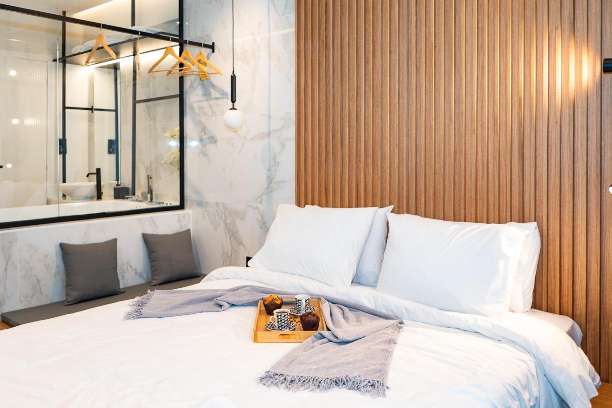 Luxury Suites With Jacuzzi By Sea&Thecity Thessaloniki Exterior foto