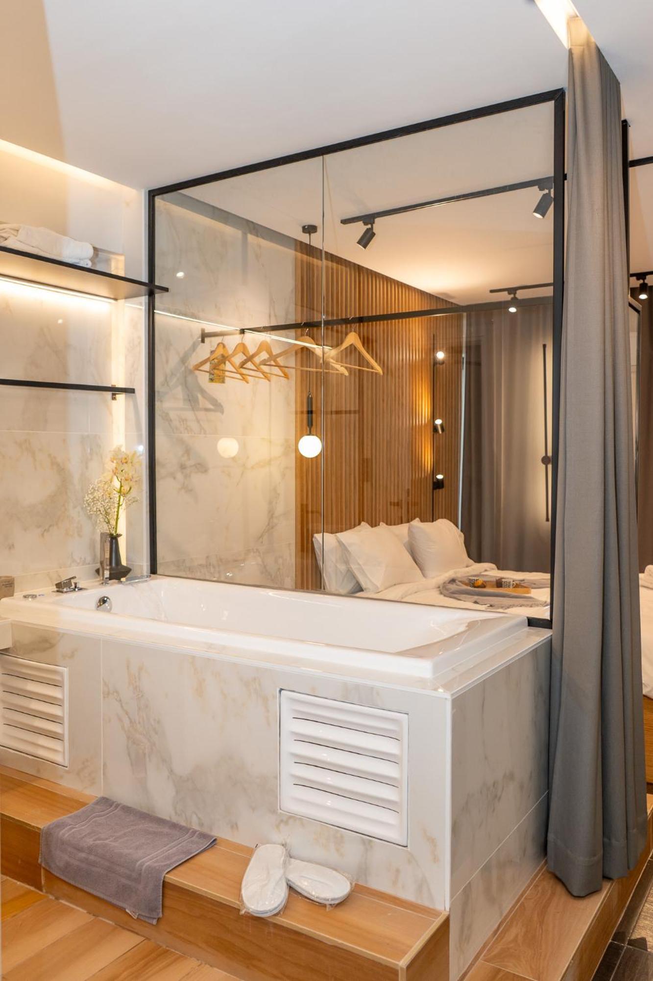 Luxury Suites With Jacuzzi By Sea&Thecity Thessaloniki Exterior foto