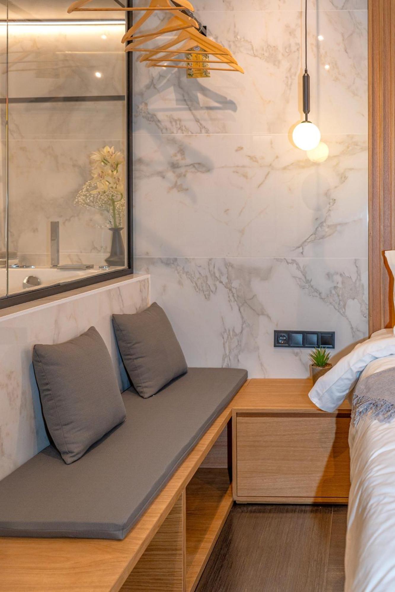 Luxury Suites With Jacuzzi By Sea&Thecity Thessaloniki Exterior foto