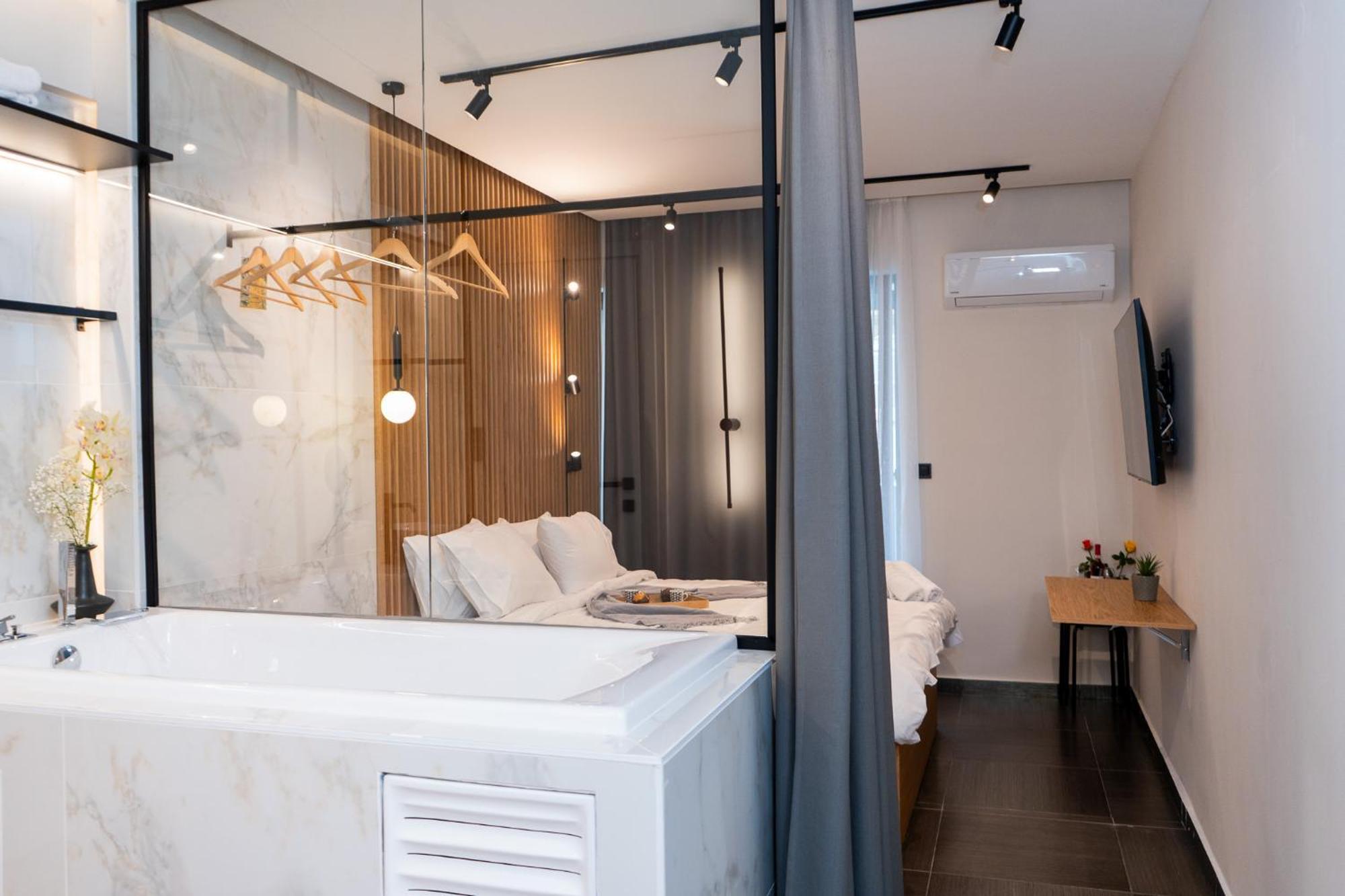 Luxury Suites With Jacuzzi By Sea&Thecity Thessaloniki Exterior foto