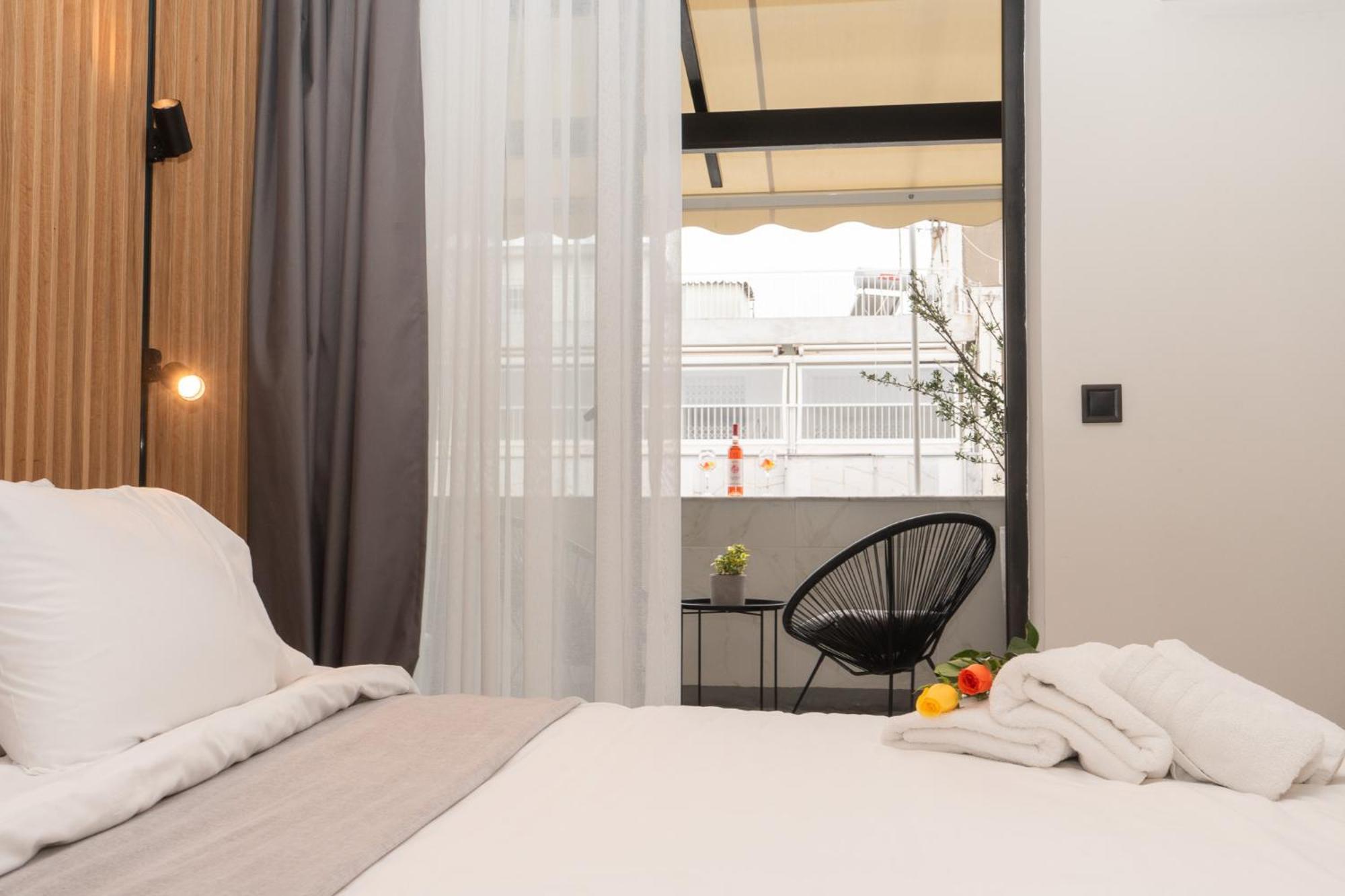 Luxury Suites With Jacuzzi By Sea&Thecity Thessaloniki Exterior foto