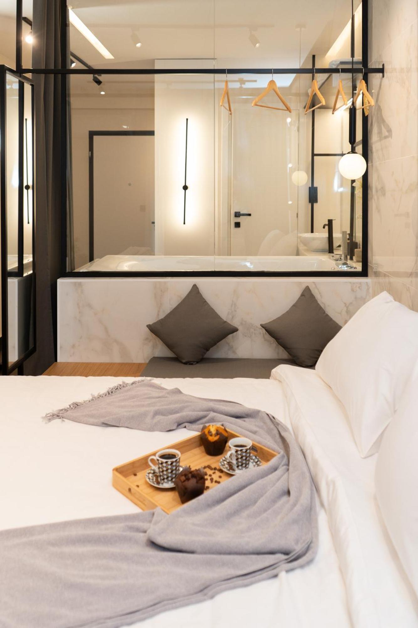 Luxury Suites With Jacuzzi By Sea&Thecity Thessaloniki Exterior foto