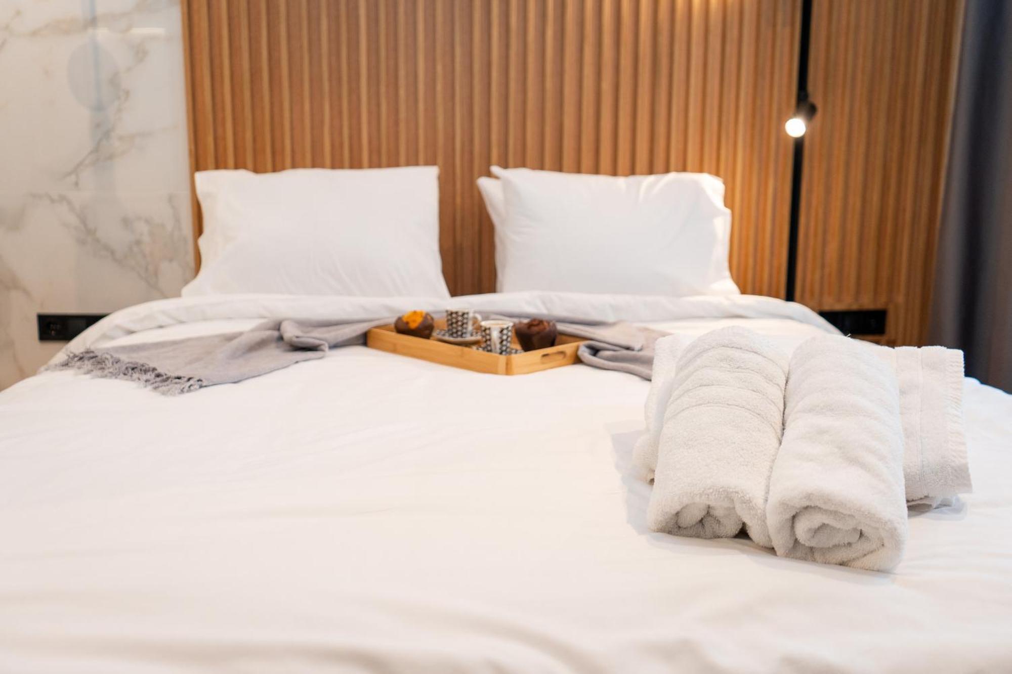 Luxury Suites With Jacuzzi By Sea&Thecity Thessaloniki Exterior foto